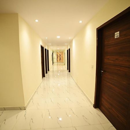 Ovel Hotel Ludhiana Luaran gambar
