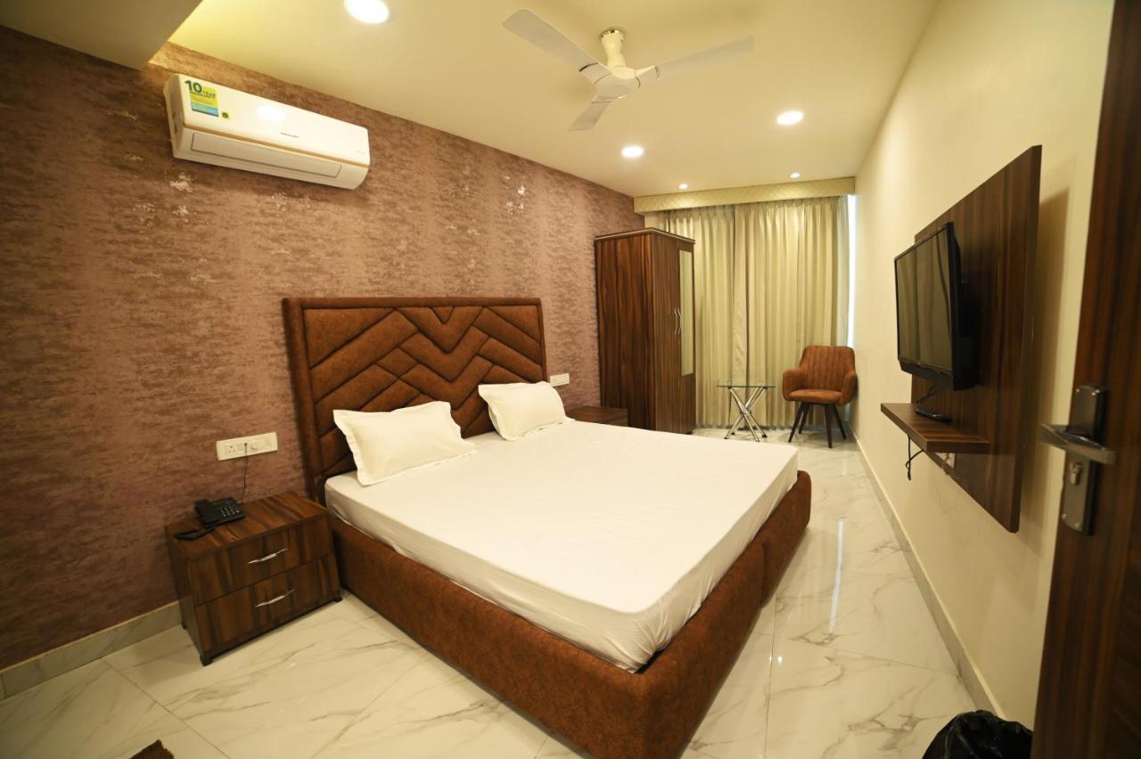 Ovel Hotel Ludhiana Luaran gambar