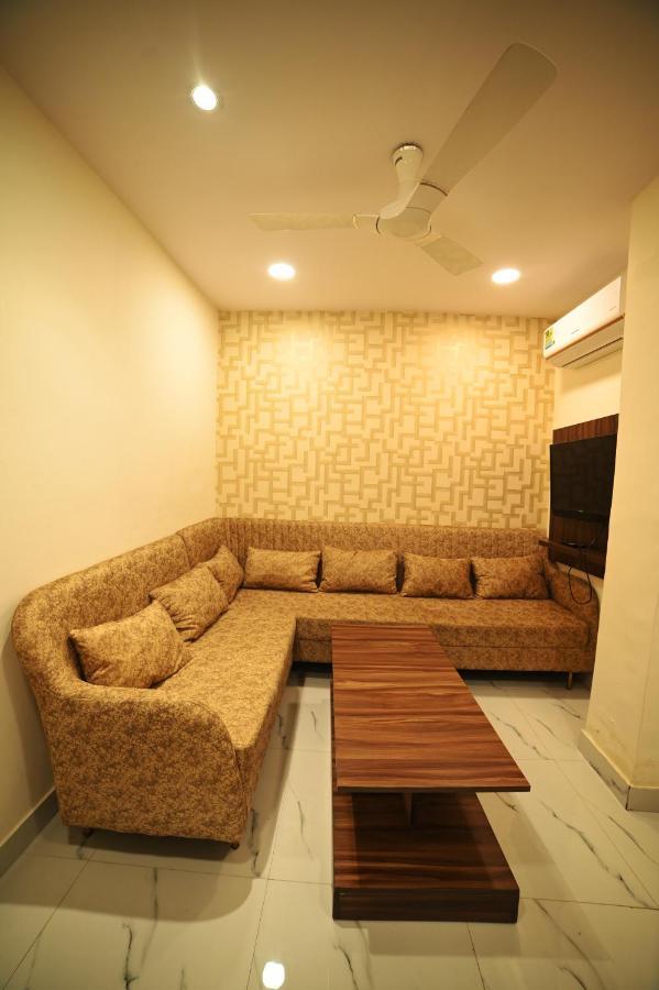 Ovel Hotel Ludhiana Luaran gambar