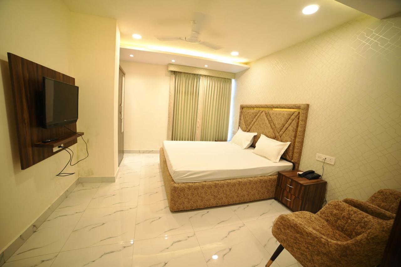 Ovel Hotel Ludhiana Luaran gambar